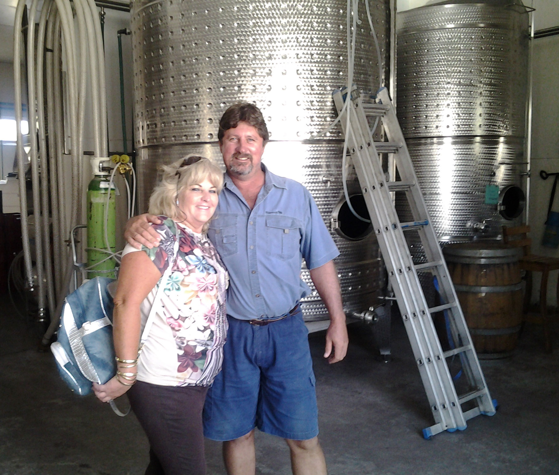 FC-Debbie-&amp;-winemaker